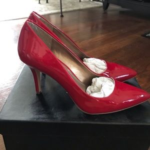 Sz 8.5 Lipstick Red Pumps